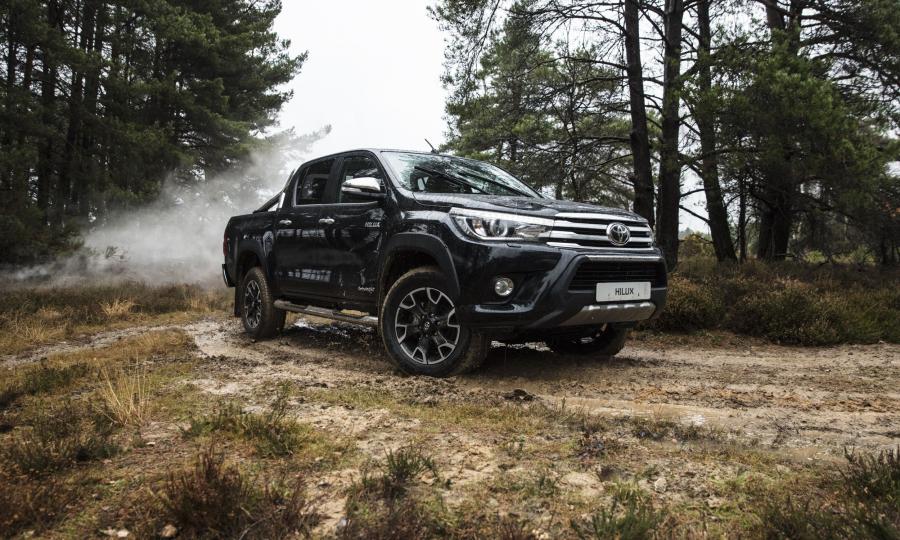  Toyota Hilux Invincible 50 Chrome Edition 2018 года  (фото 7 из 7)
